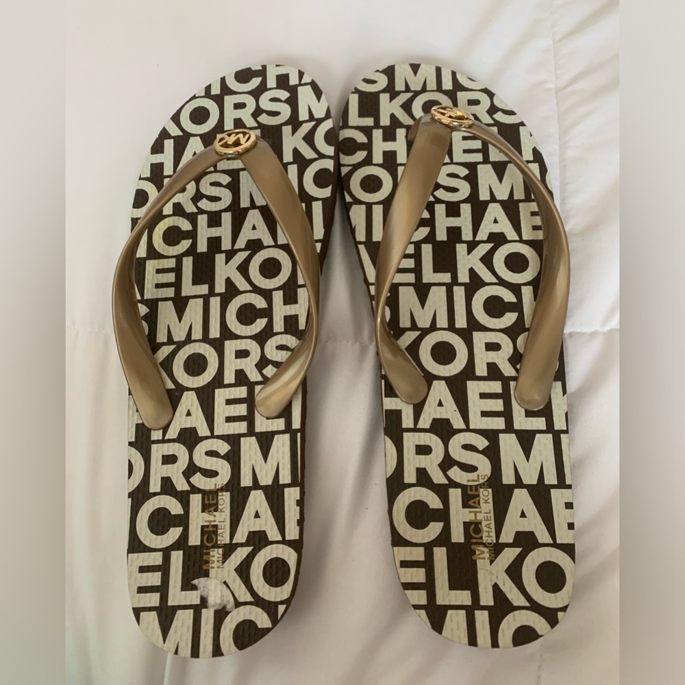 Michael Kors Size 11 Flip flops 🤎
